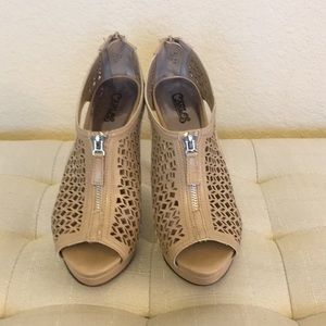 Carlos Santana peep toe shoes